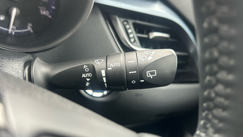 Toyota C-HR 1.8 Hybrid Design 5dr CVT Hybrid Hatchback